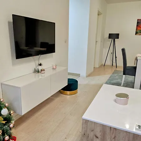 Aura Apartment *